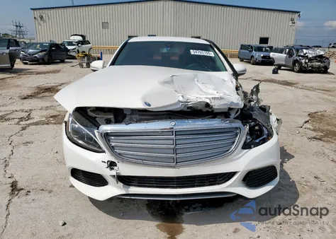 2015 Mercedes-Benz C 300 из США, поврежденный, VIN 55SWF4JB9FU091035